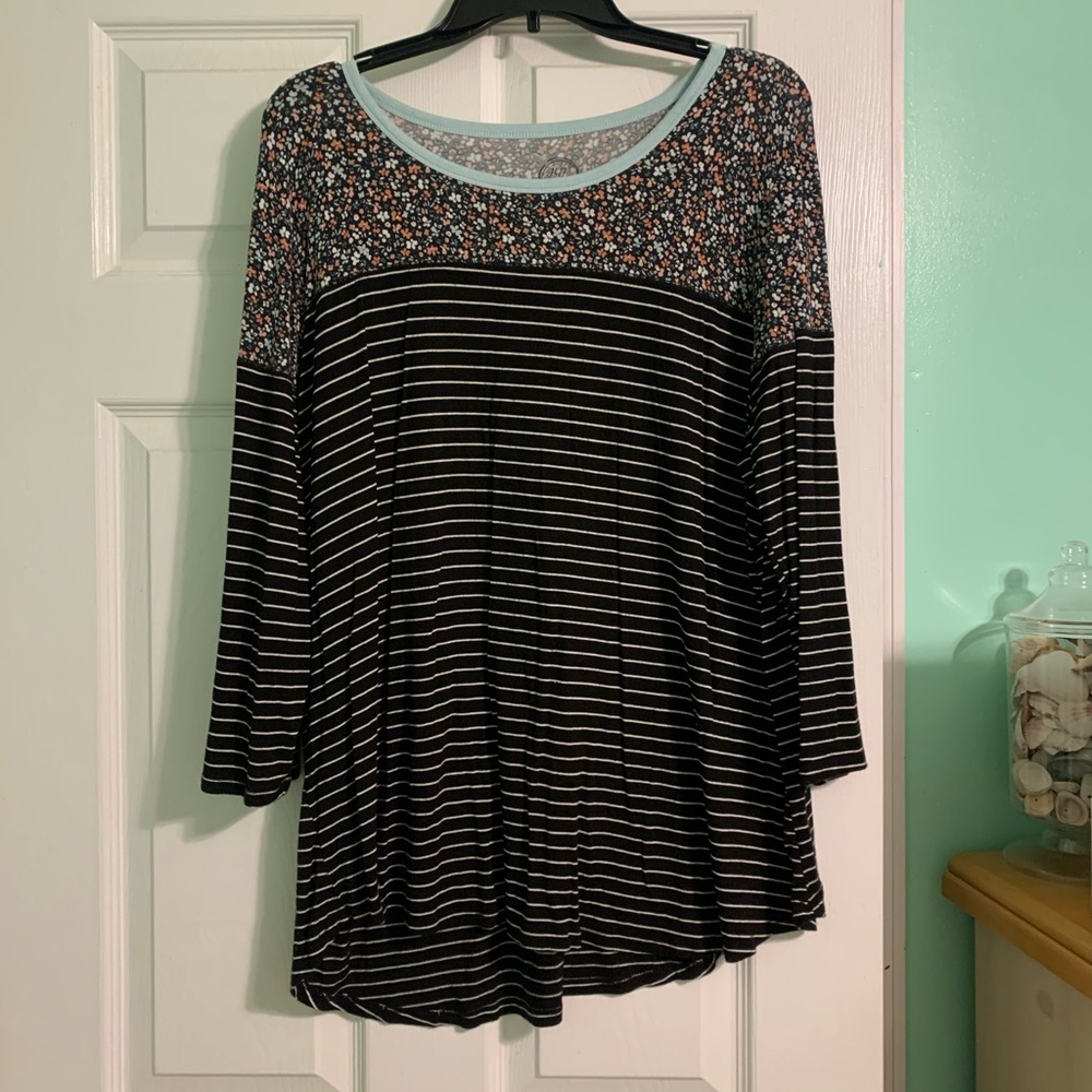 Loose cute flower and striped top